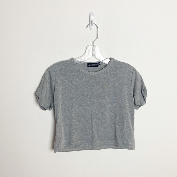 PrettyLittleThing Tops - PrettyLittleThing gray cropped top